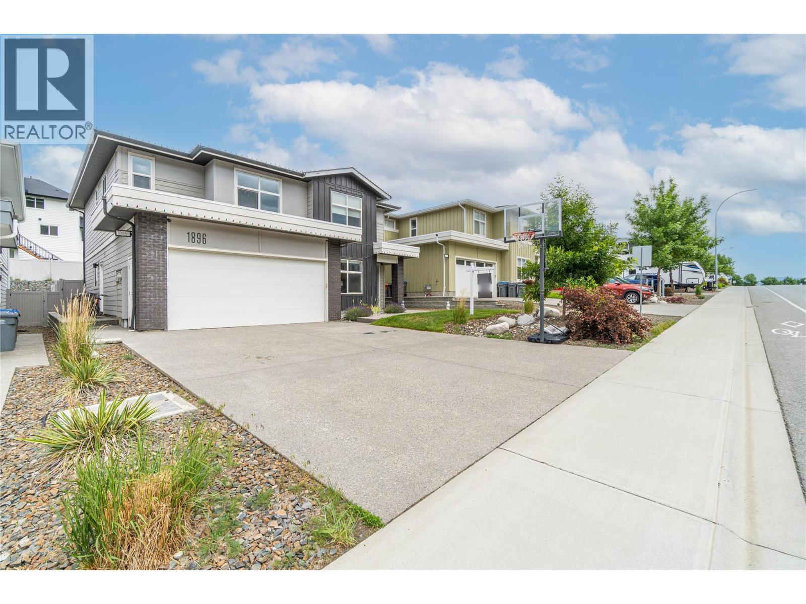 1896 Qu'appelle Boulevard, Kamloops, British Columbia  V2E 0C7 - Photo 2 - 10389002