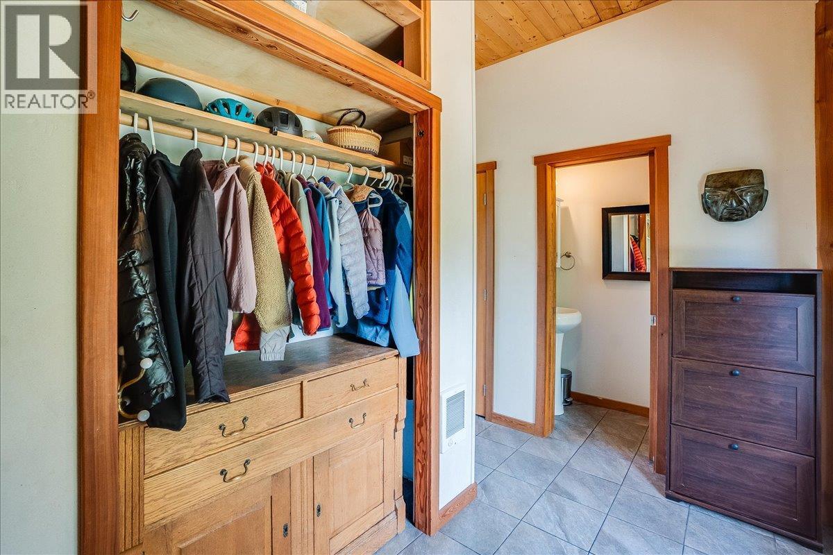 150 Suncrest Road, Pass Creek, British Columbia  V1N 4T5 - Photo 5 - 10389604