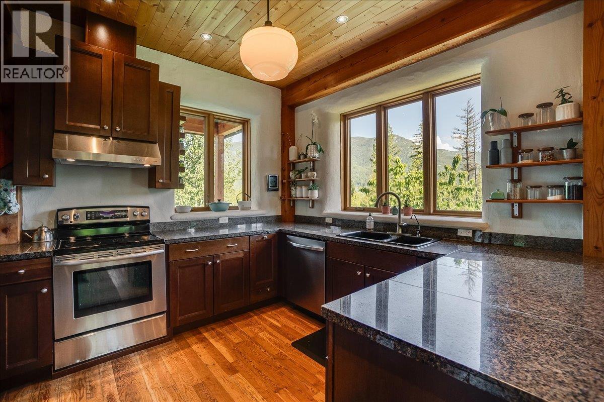 150 Suncrest Road, Pass Creek, British Columbia  V1N 4T5 - Photo 6 - 10389604