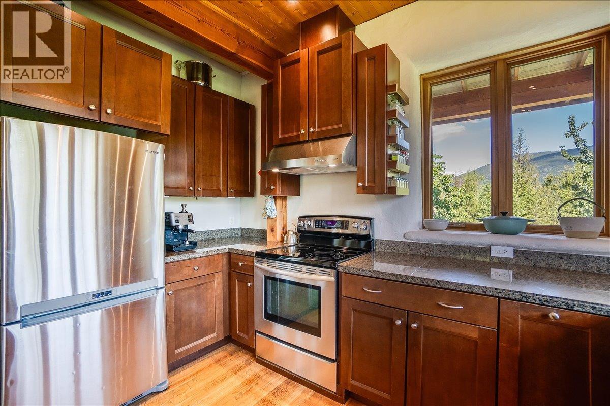 150 Suncrest Road, Pass Creek, British Columbia  V1N 4T5 - Photo 7 - 10389604