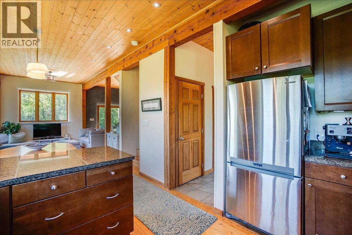 150 Suncrest Road, Pass Creek, British Columbia  V1N 4T5 - Photo 8 - 10389604