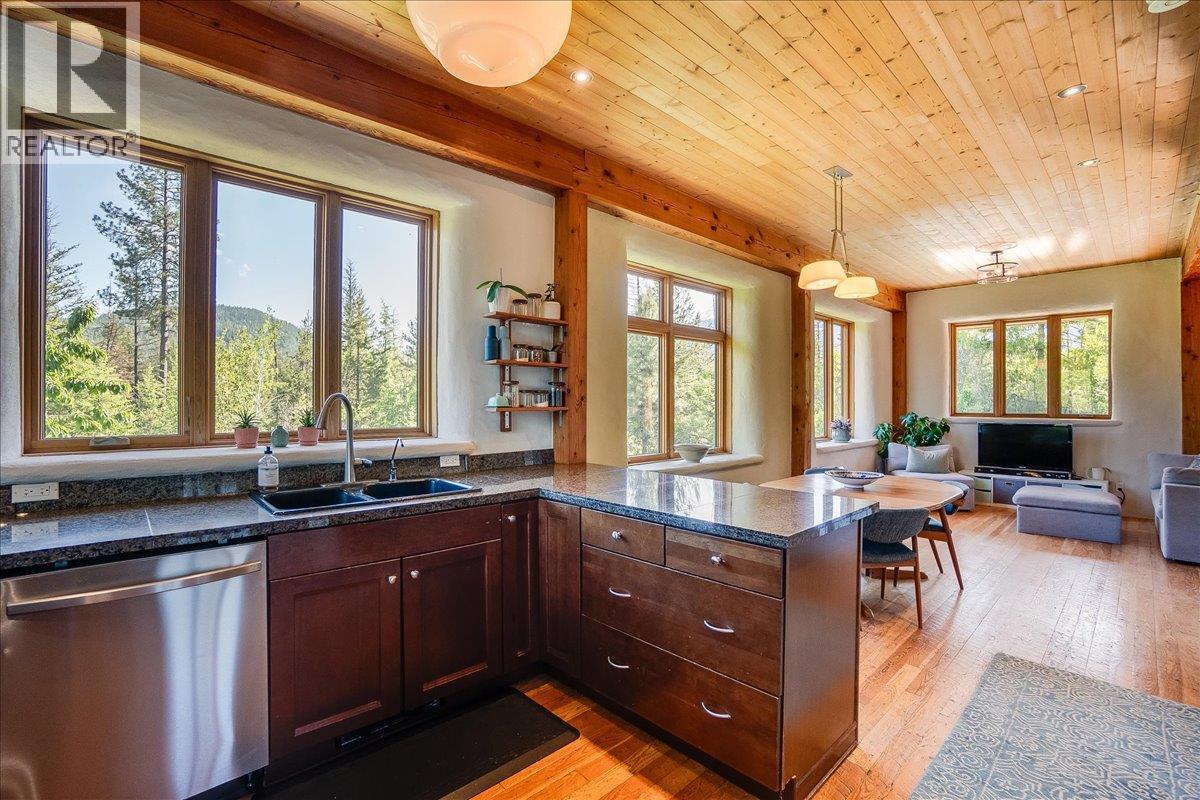 150 Suncrest Road, Pass Creek, British Columbia  V1N 4T5 - Photo 9 - 10389604