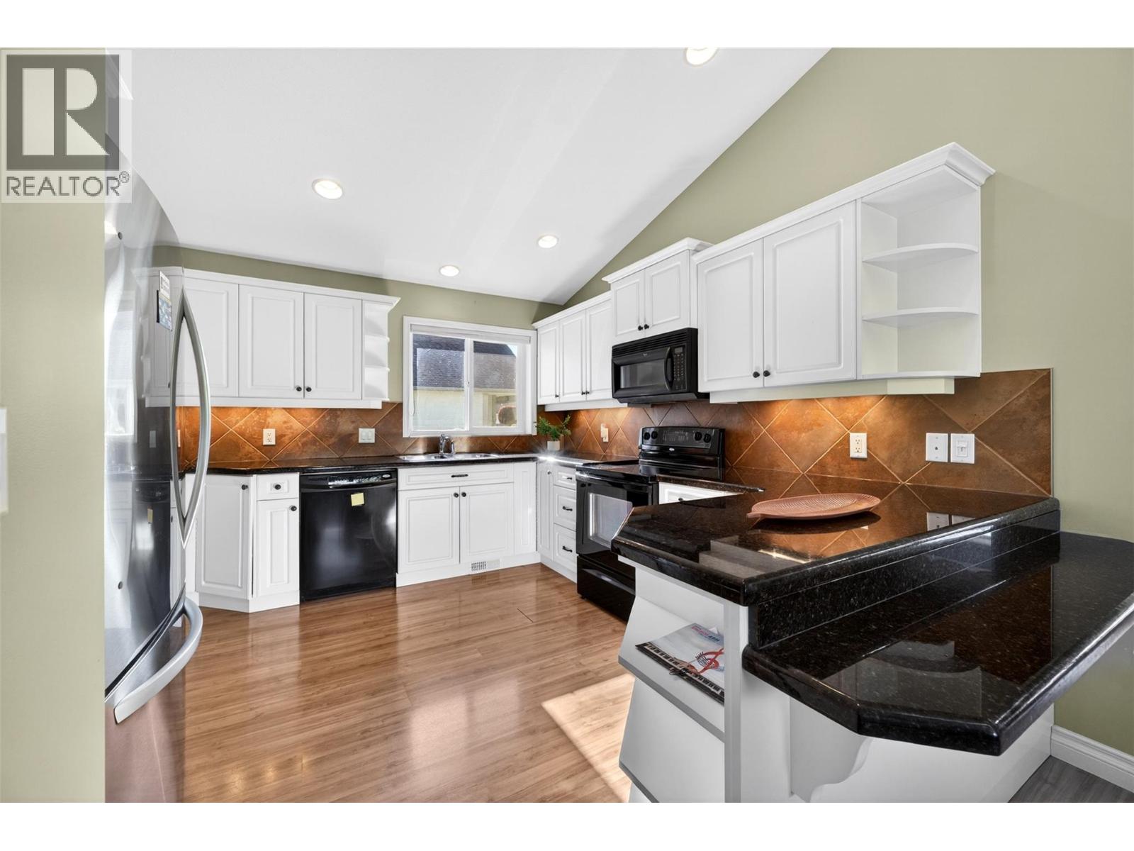 1231 10 Street Sw Unit# 5, Salmon Arm, British Columbia  V1E 0A5 - Photo 2 - 10389510