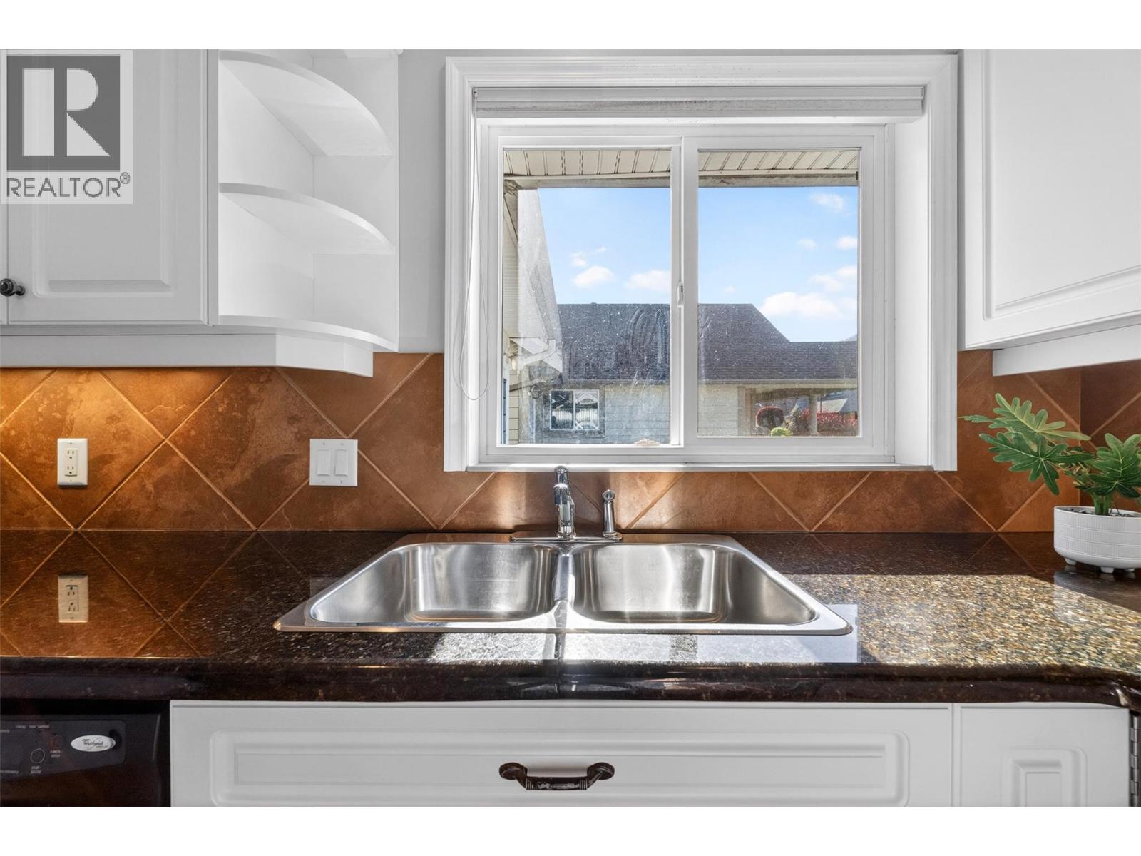 1231 10 Street Sw Unit# 5, Salmon Arm, British Columbia  V1E 0A5 - Photo 7 - 10389510