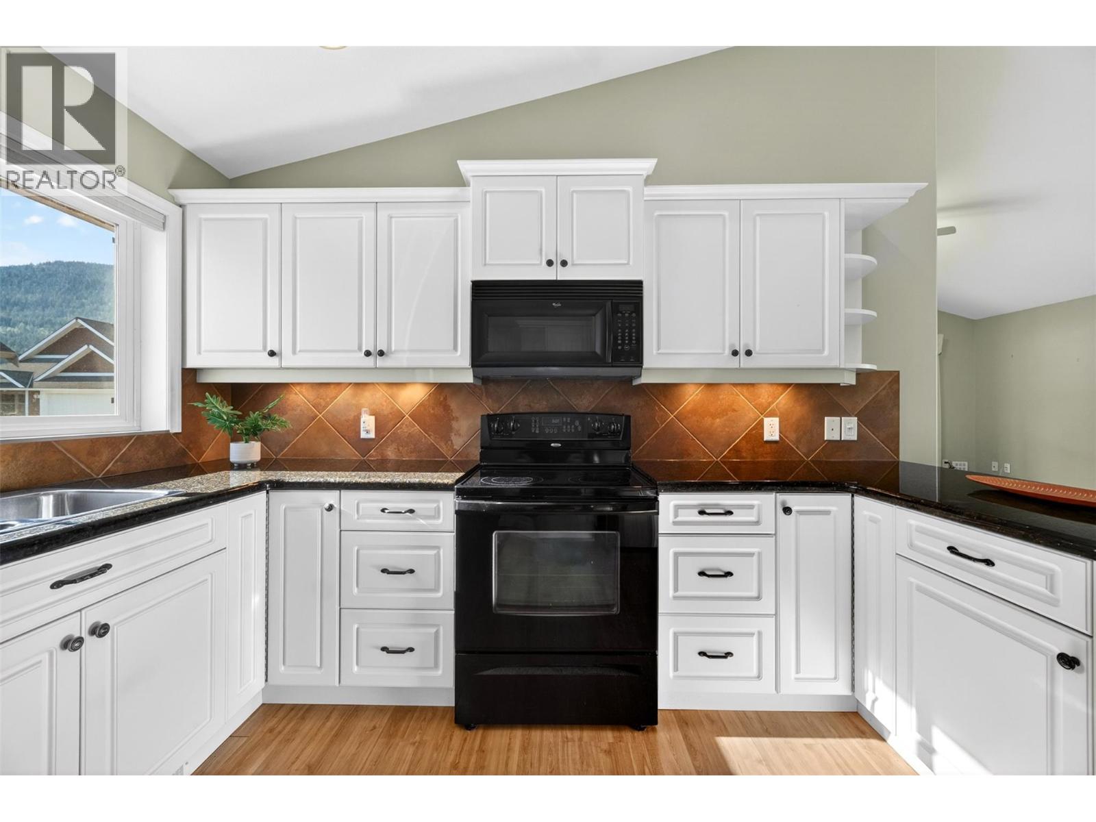 1231 10 Street Sw Unit# 5, Salmon Arm, British Columbia  V1E 0A5 - Photo 8 - 10389510