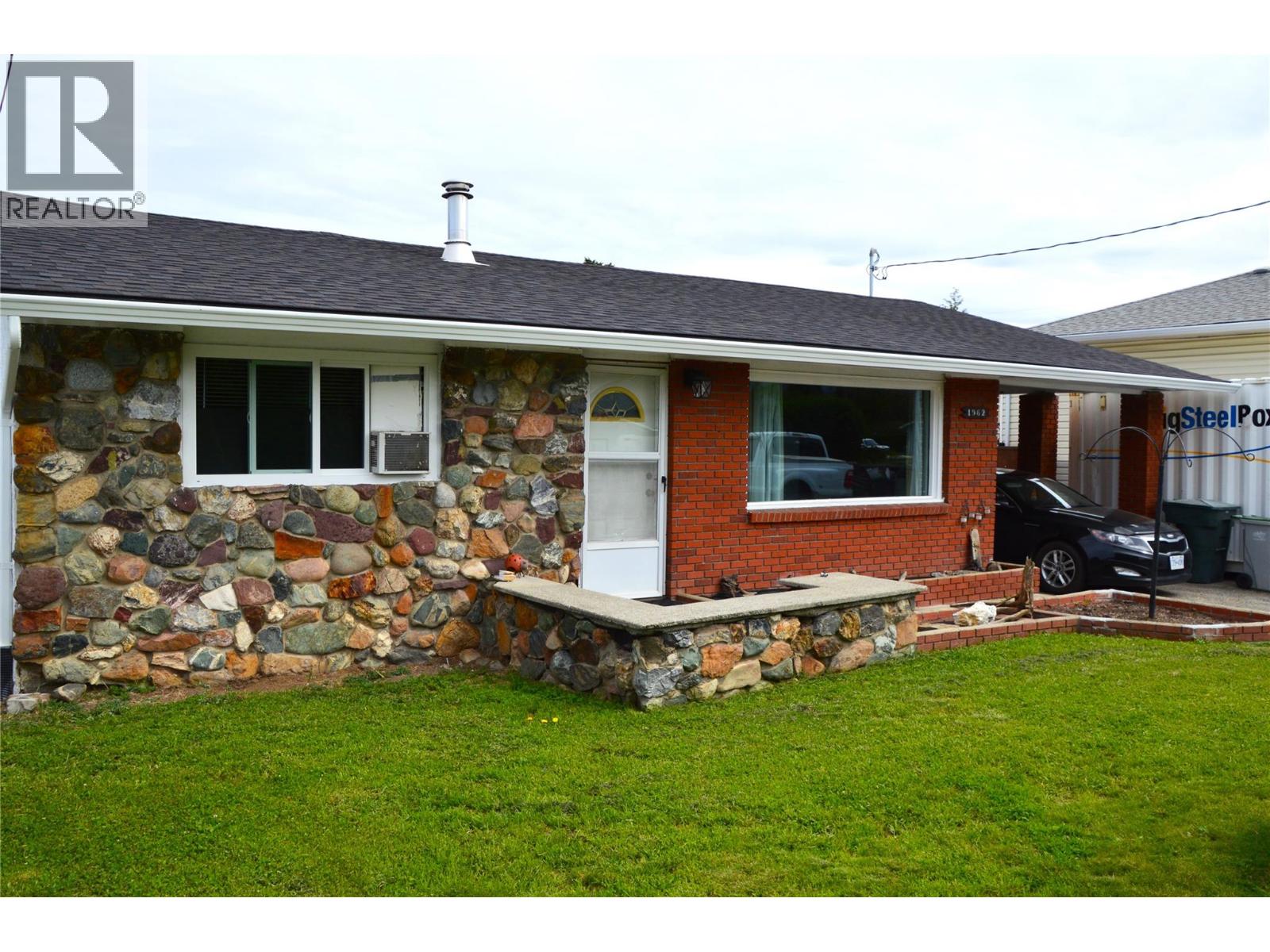1962 Parkcrest Avenue, Kamloops, British Columbia  V2B 4X4 - Photo 1 - 10389778