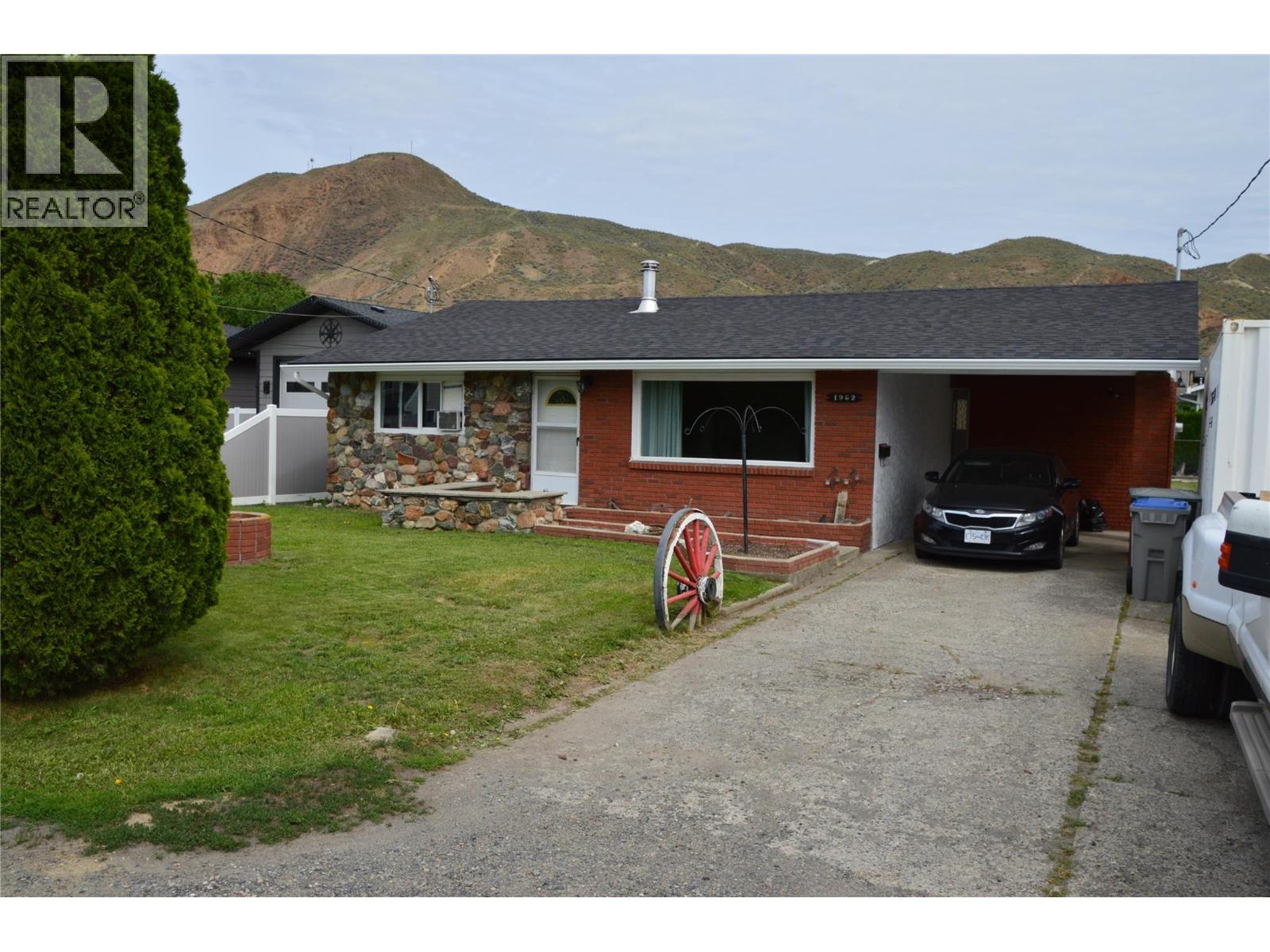 1962 Parkcrest Avenue, Kamloops, British Columbia  V2B 4X4 - Photo 2 - 10389778