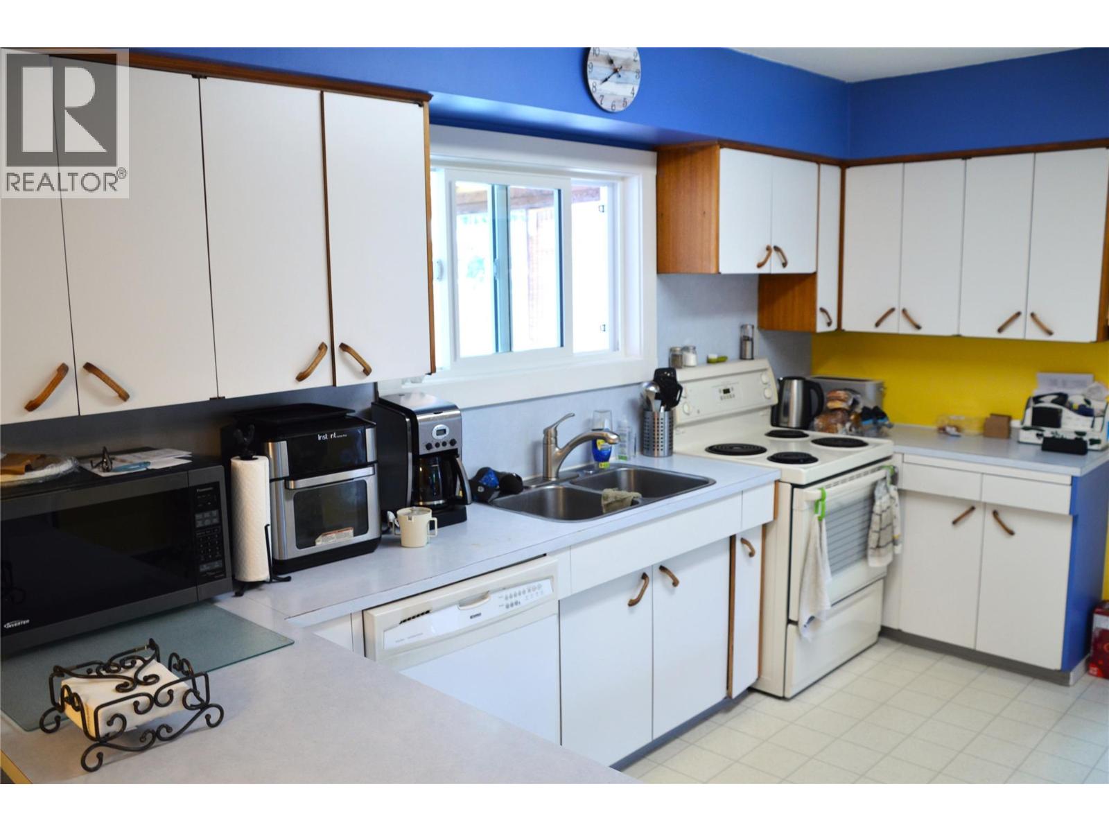 1962 Parkcrest Avenue, Kamloops, British Columbia  V2B 4X4 - Photo 4 - 10389778