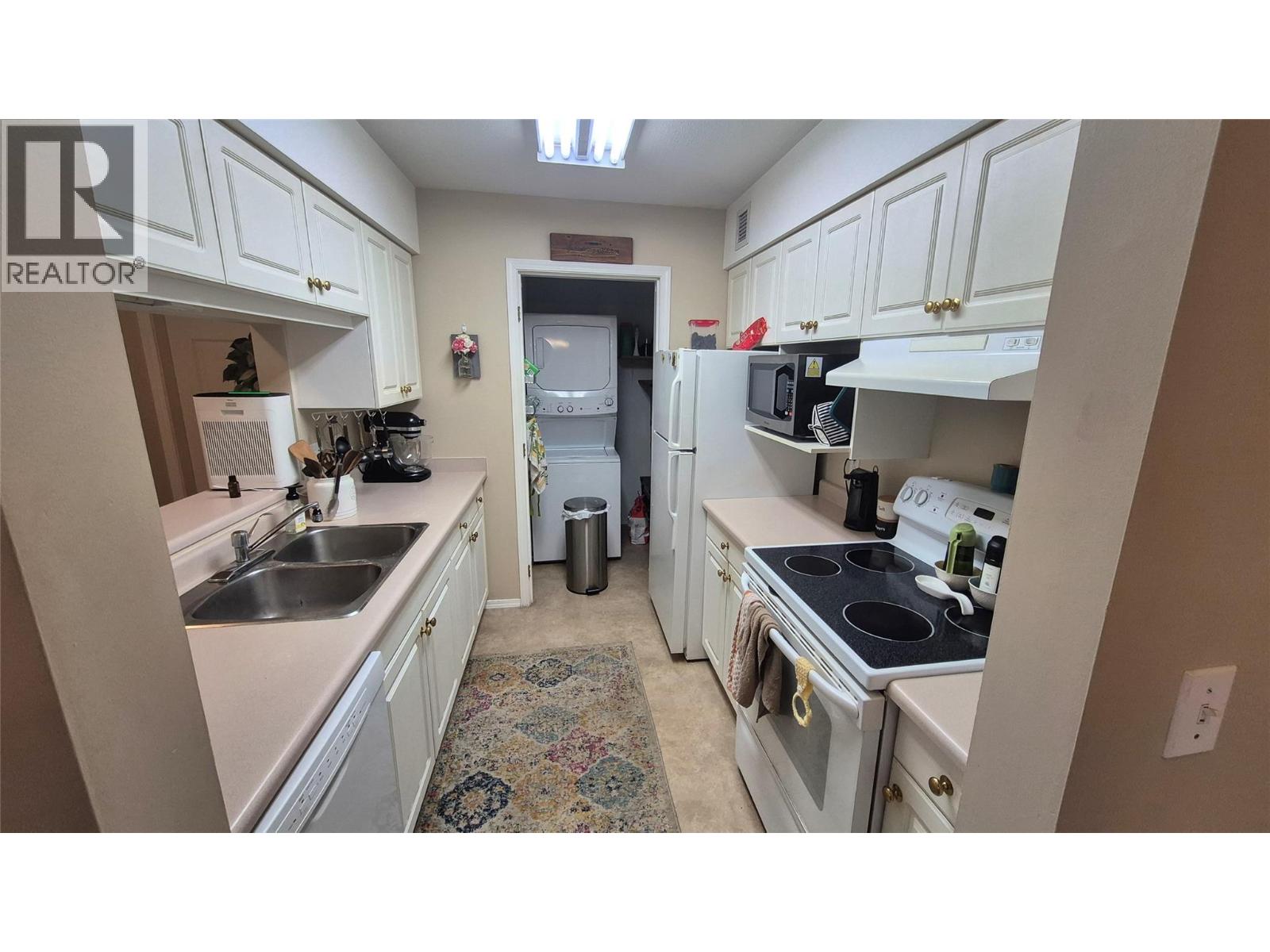 650 3 Street Sw Unit# 404, Salmon Arm, British Columbia  V1E 1P6 - Photo 3 - 10389845