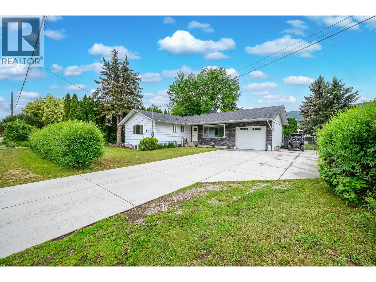6596 Lavington Way, Coldstream, British Columbia  V1B 3G5 - Photo 2 - 10389658