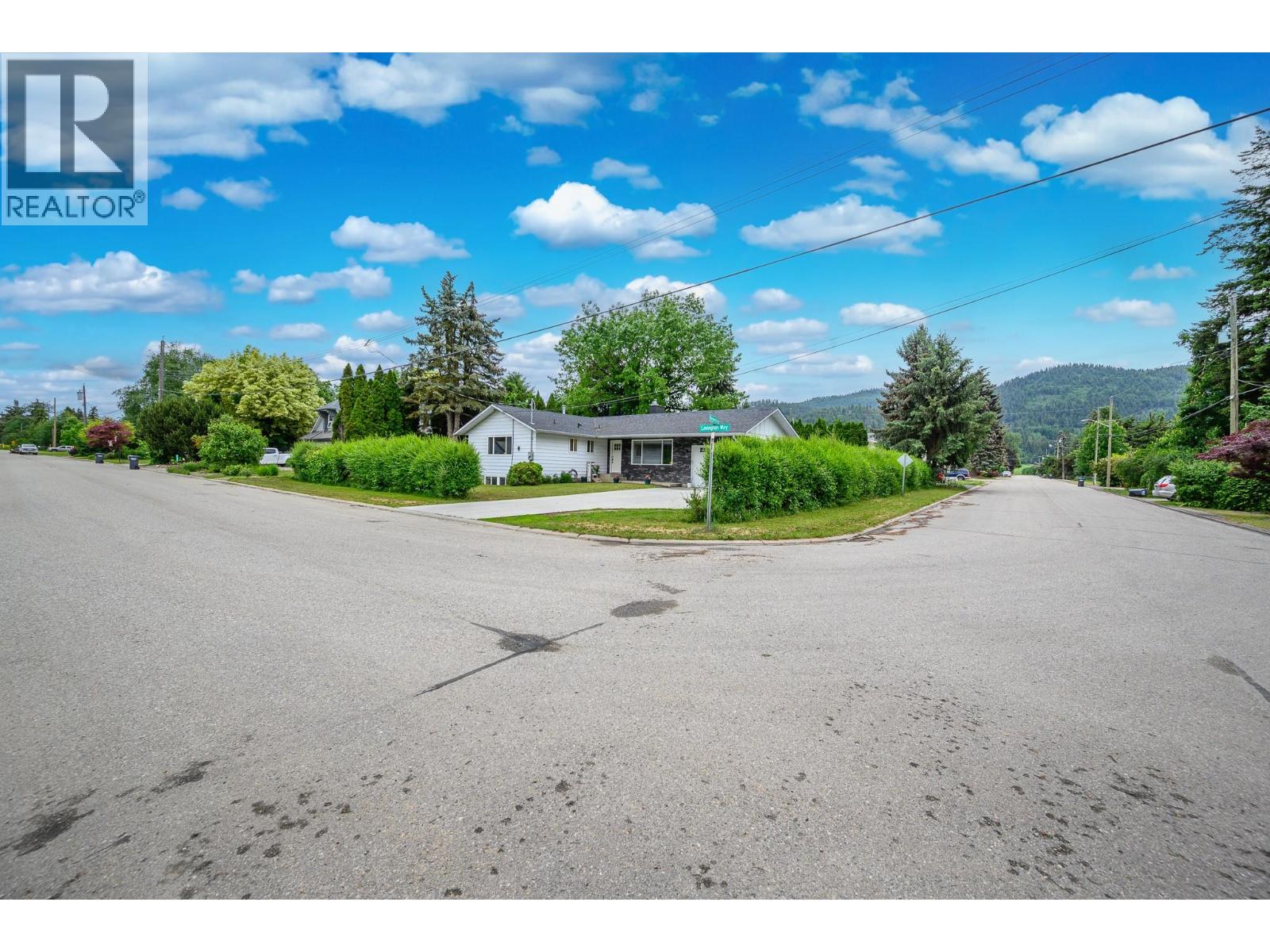 6596 Lavington Way, Coldstream, British Columbia  V1B 3G5 - Photo 4 - 10389658