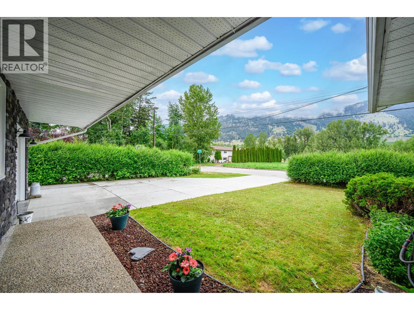 6596 Lavington Way, Coldstream, British Columbia  V1B 3G5 - Photo 5 - 10389658