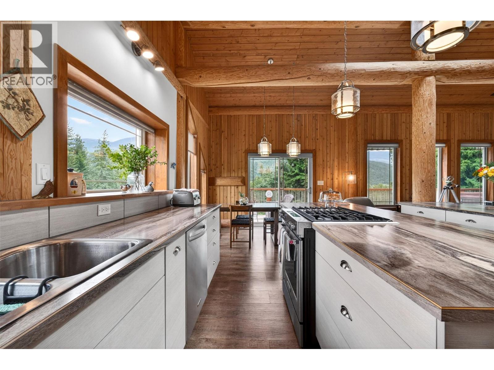 2030 Solsqua-Sicamous Road, Sicamous, British Columbia  V0E 2V4 - Photo 10 - 10389511