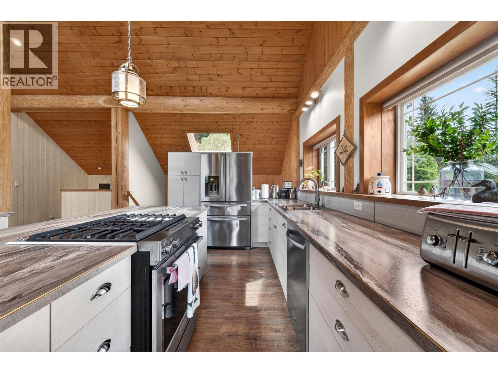 2030 Solsqua-Sicamous Road, Sicamous, British Columbia  V0E 2V4 - Photo 11 - 10389511