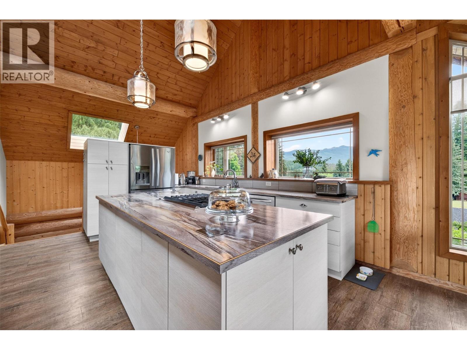 2030 Solsqua-Sicamous Road, Sicamous, British Columbia  V0E 2V4 - Photo 15 - 10389511