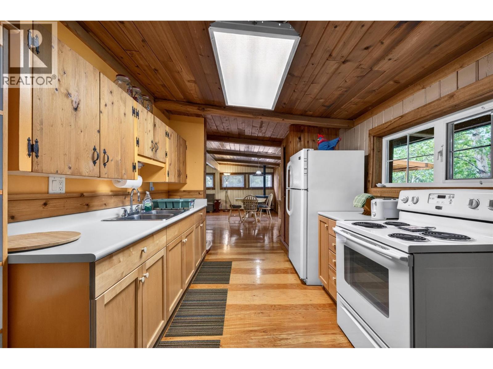 2030 Solsqua-Sicamous Road, Sicamous, British Columbia  V0E 2V4 - Photo 32 - 10389511
