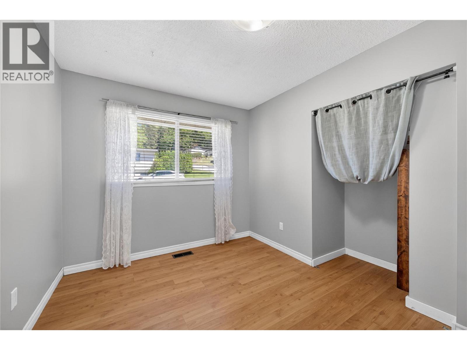 691 3 Street, Salmon Arm, British Columbia  V1E 4G9 - Photo 24 - 10389492