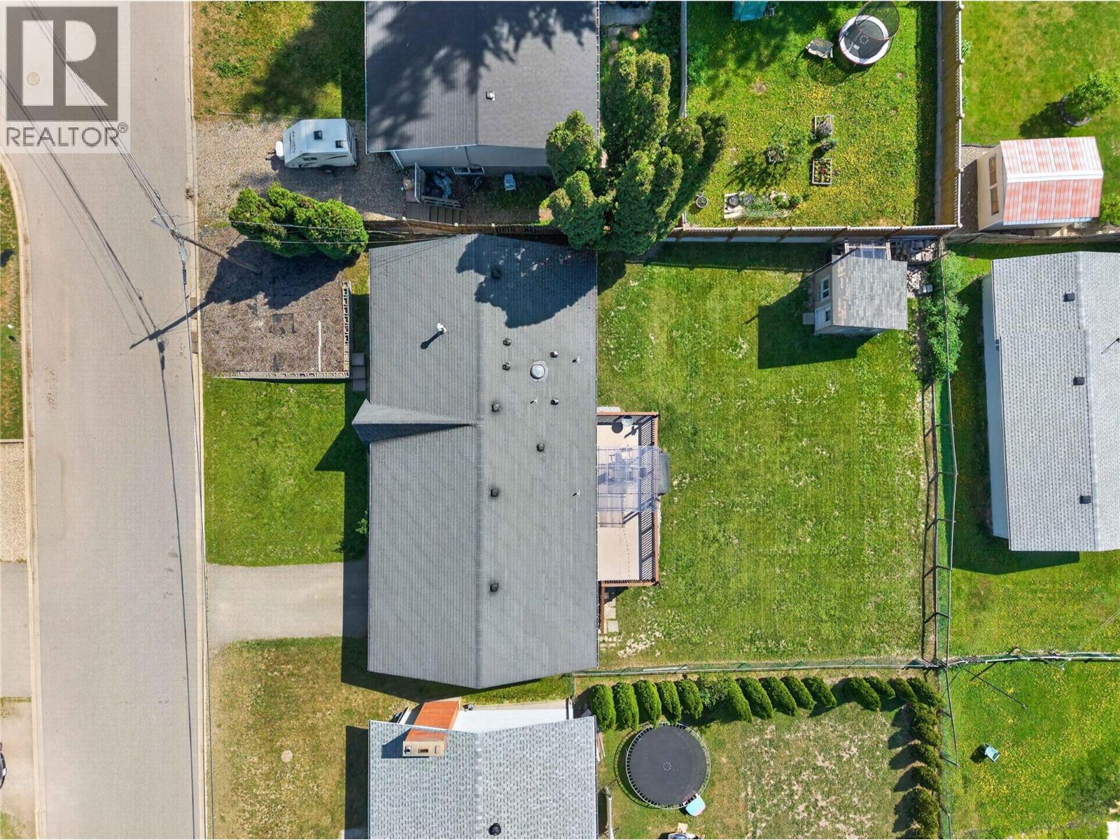 691 3 Street, Salmon Arm, British Columbia  V1E 4G9 - Photo 3 - 10389492