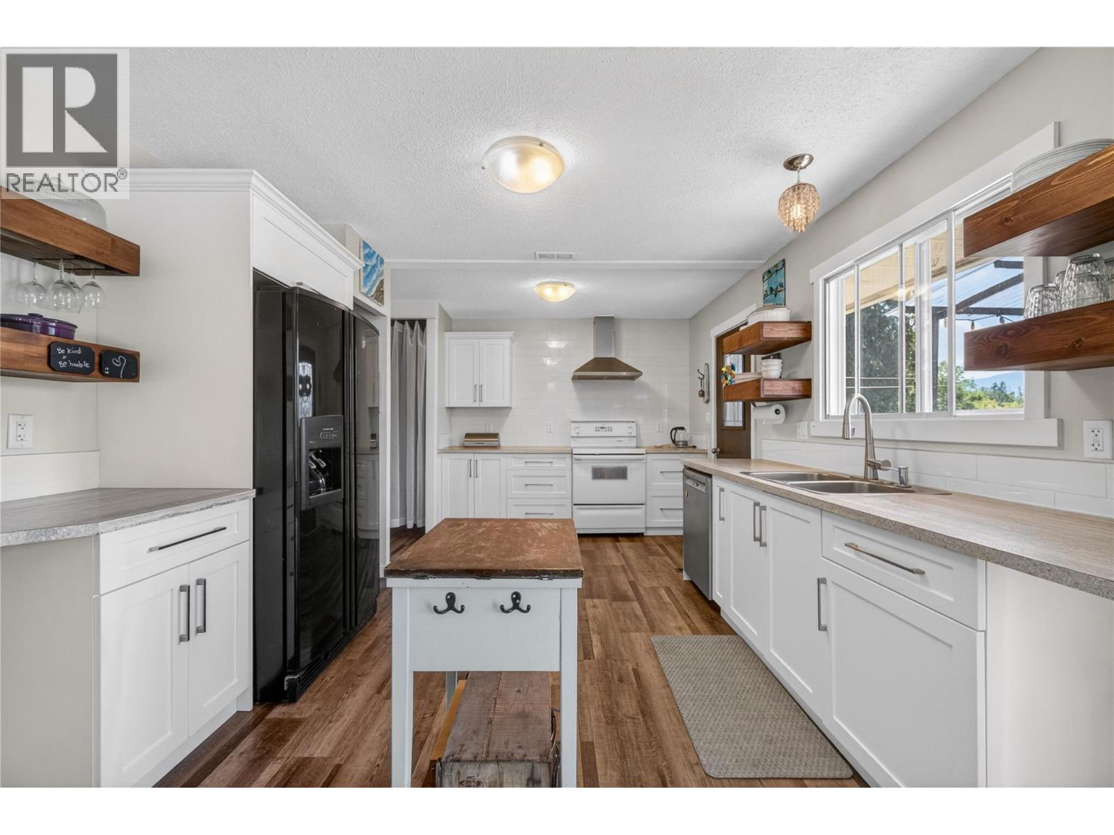 691 3 Street, Salmon Arm, British Columbia  V1E 4G9 - Photo 7 - 10389492