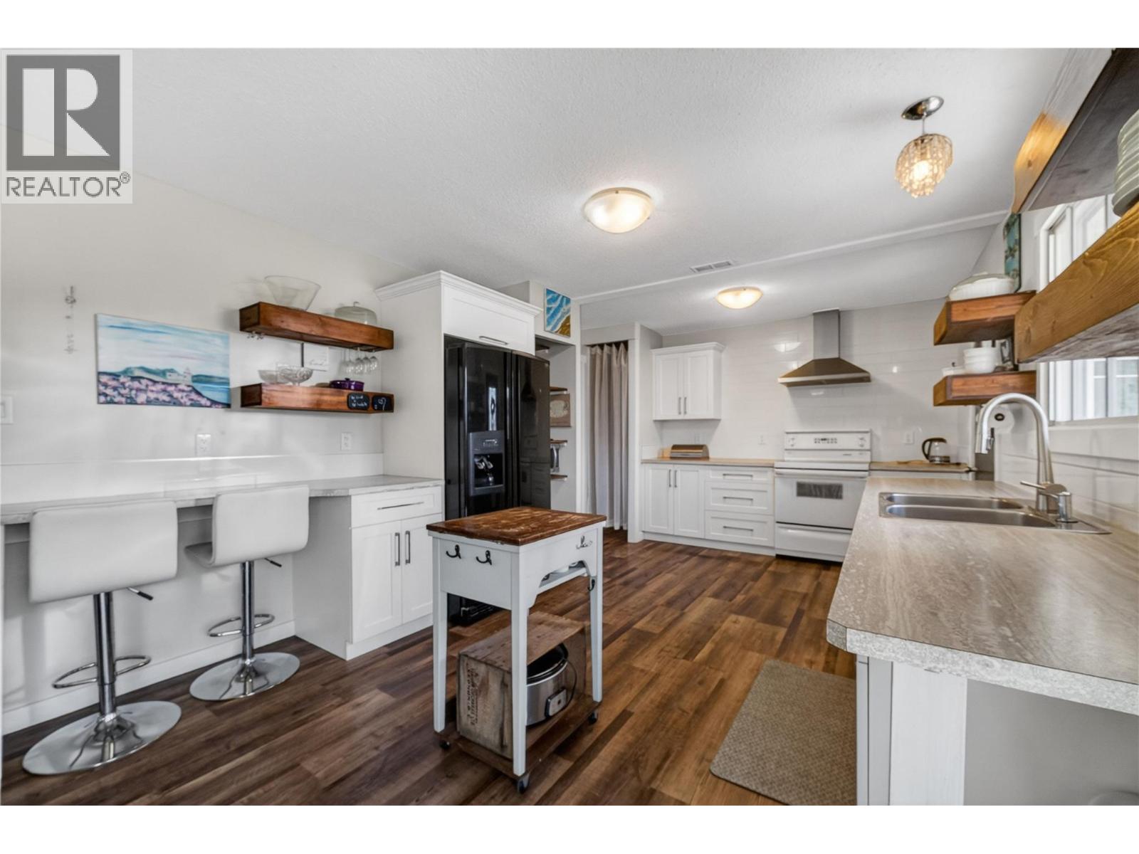 691 3 Street, Salmon Arm, British Columbia  V1E 4G9 - Photo 8 - 10389492