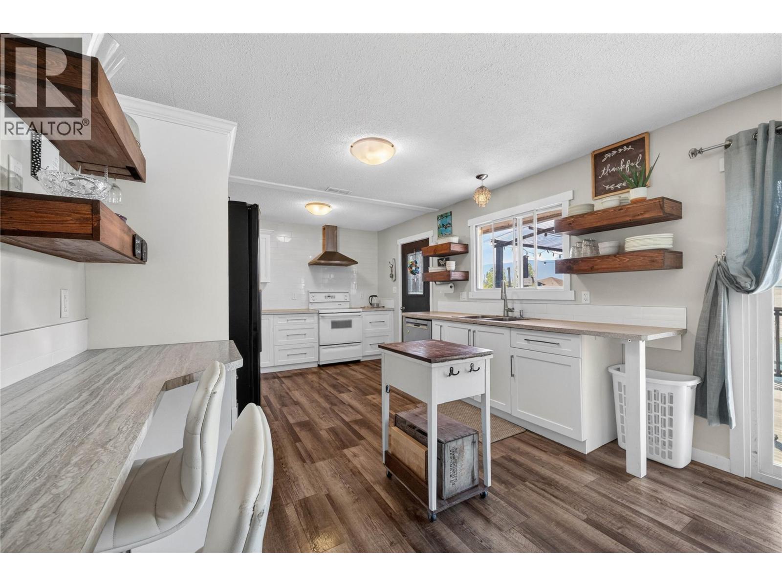 691 3 Street, Salmon Arm, British Columbia  V1E 4G9 - Photo 9 - 10389492