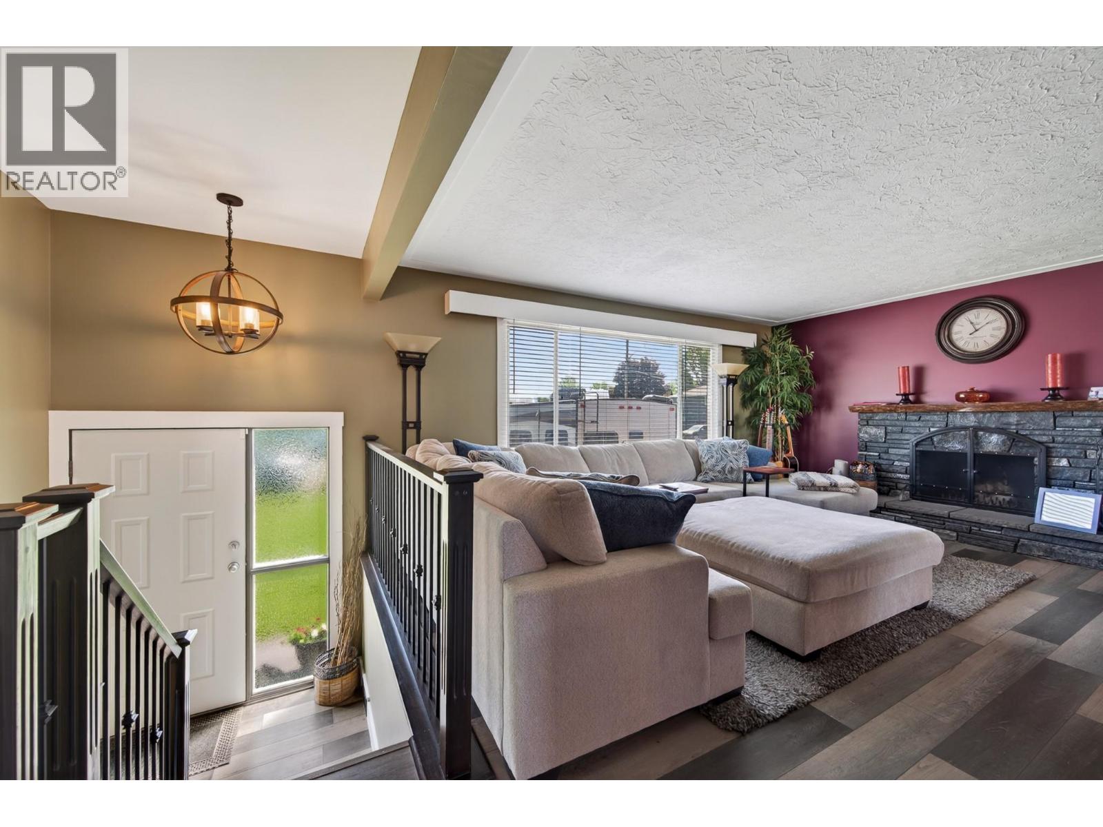 976 Holt Street, Kamloops, British Columbia  V2B 5G9 - Photo 3 - 10389819
