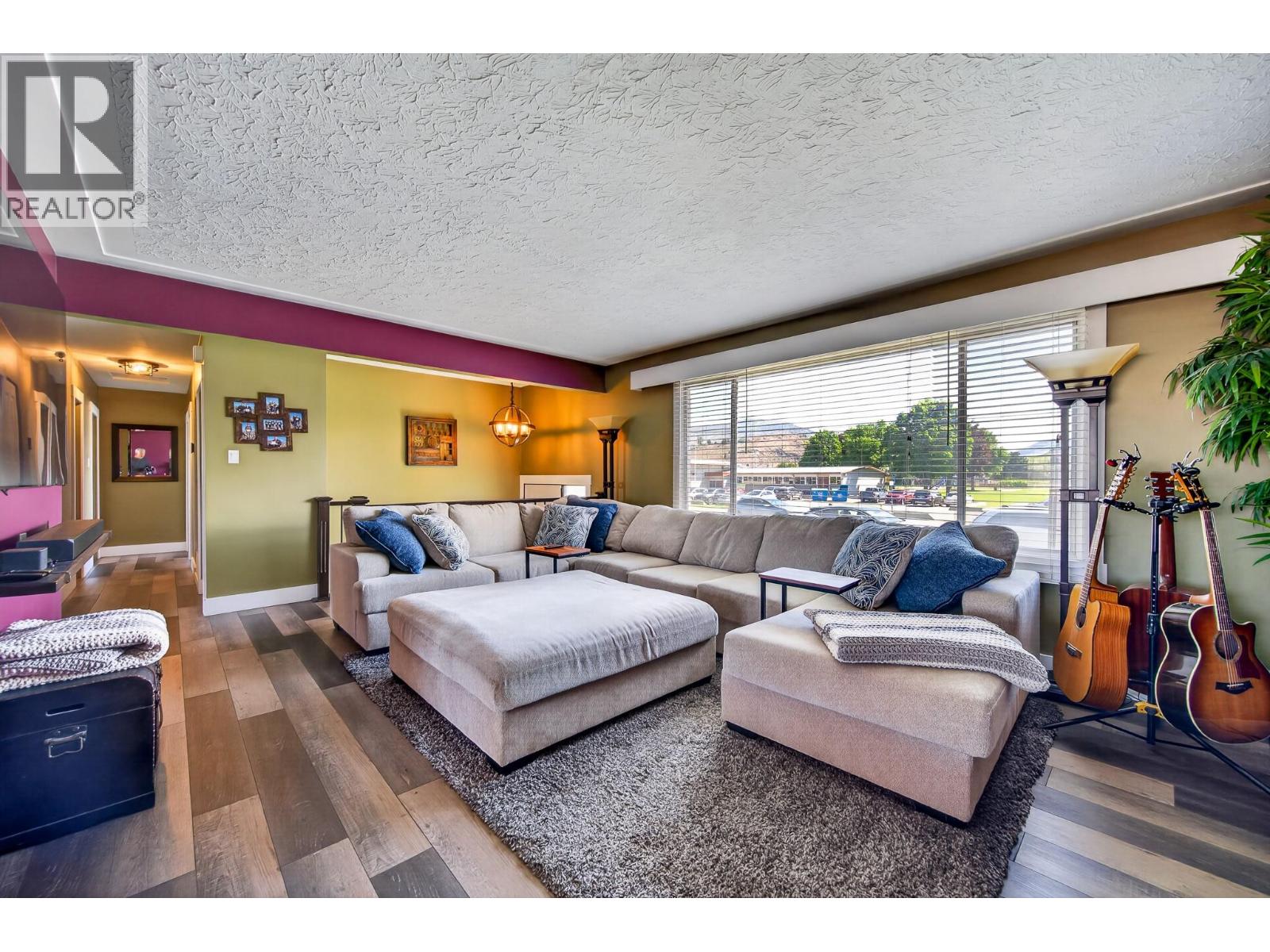 976 Holt Street, Kamloops, British Columbia  V2B 5G9 - Photo 4 - 10389819