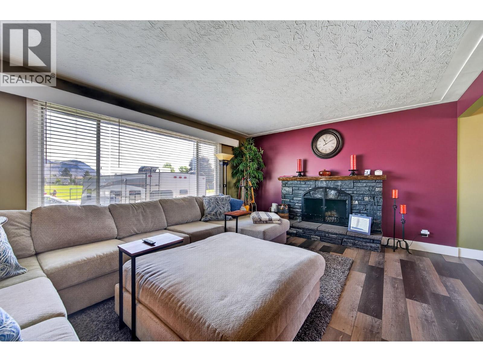 976 Holt Street, Kamloops, British Columbia  V2B 5G9 - Photo 5 - 10389819