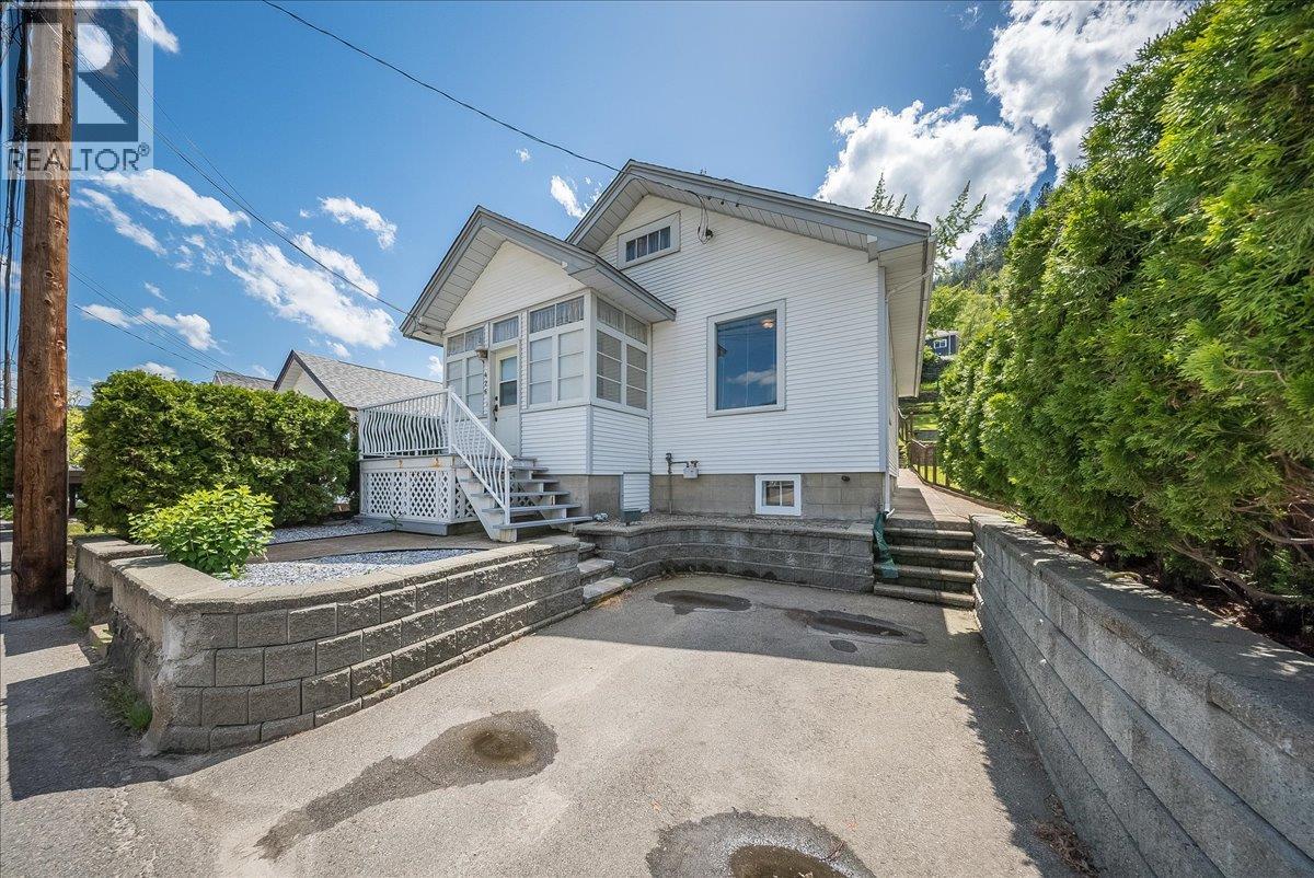 426 Austad Lane, Trail, British Columbia  V1R 3K6 - Photo 2 - 10389474