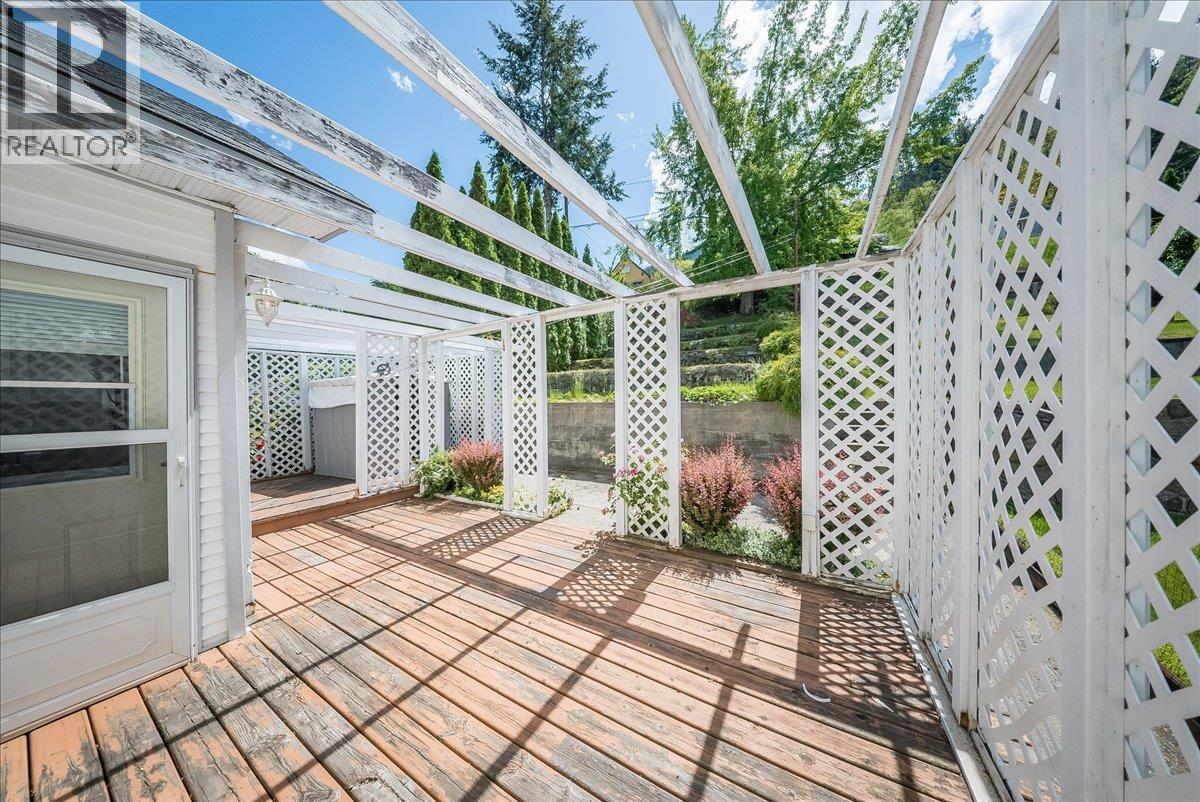 426 Austad Lane, Trail, British Columbia  V1R 3K6 - Photo 29 - 10389474