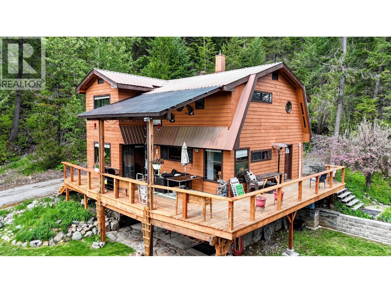 1525 Highway 3 / 95 Highway, Yahk, British Columbia  V0B 2P0 - Photo 1 - 10389849