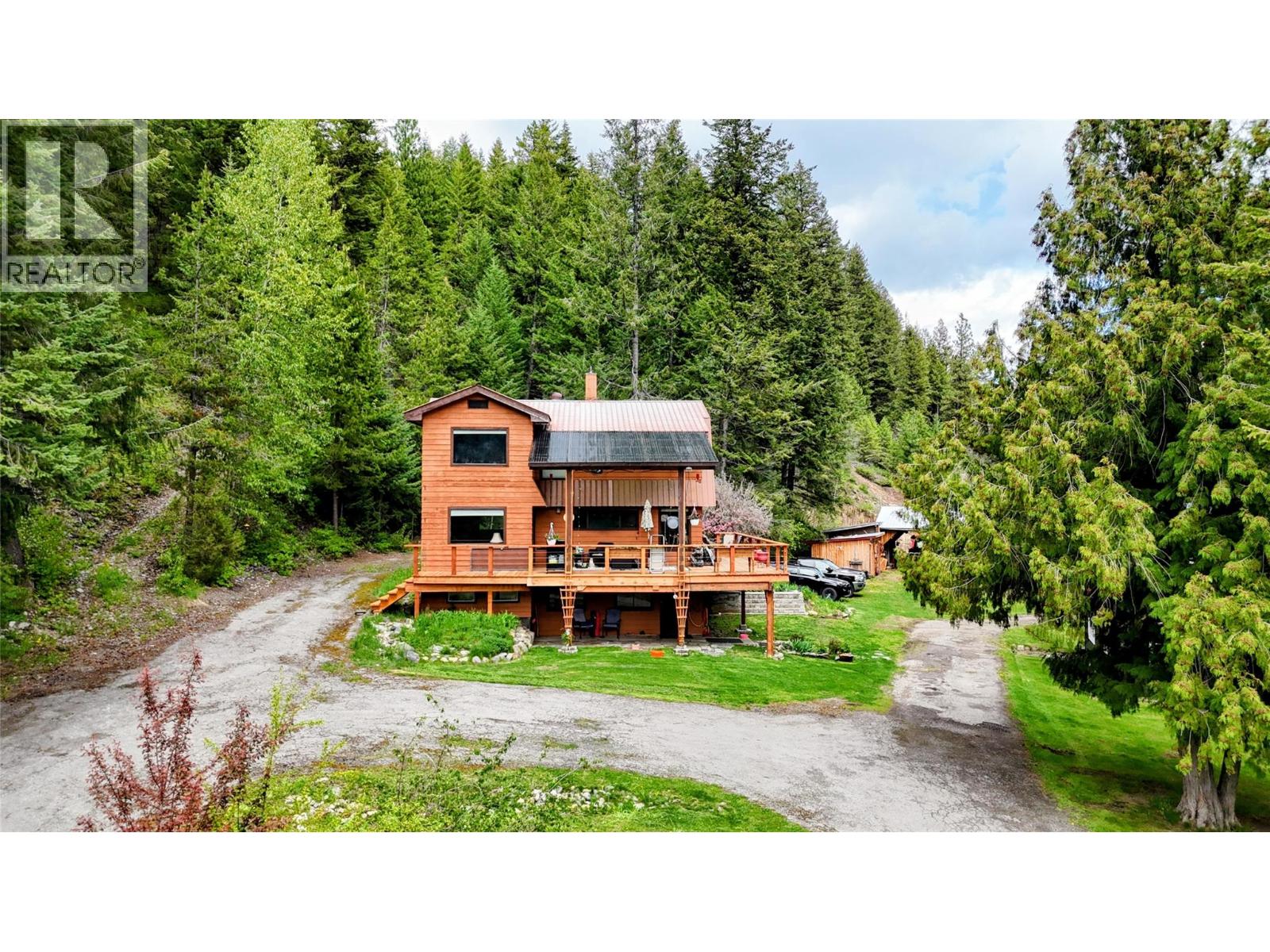 1525 Highway 3 / 95 Highway, Yahk, British Columbia  V0B 2P0 - Photo 3 - 10389849