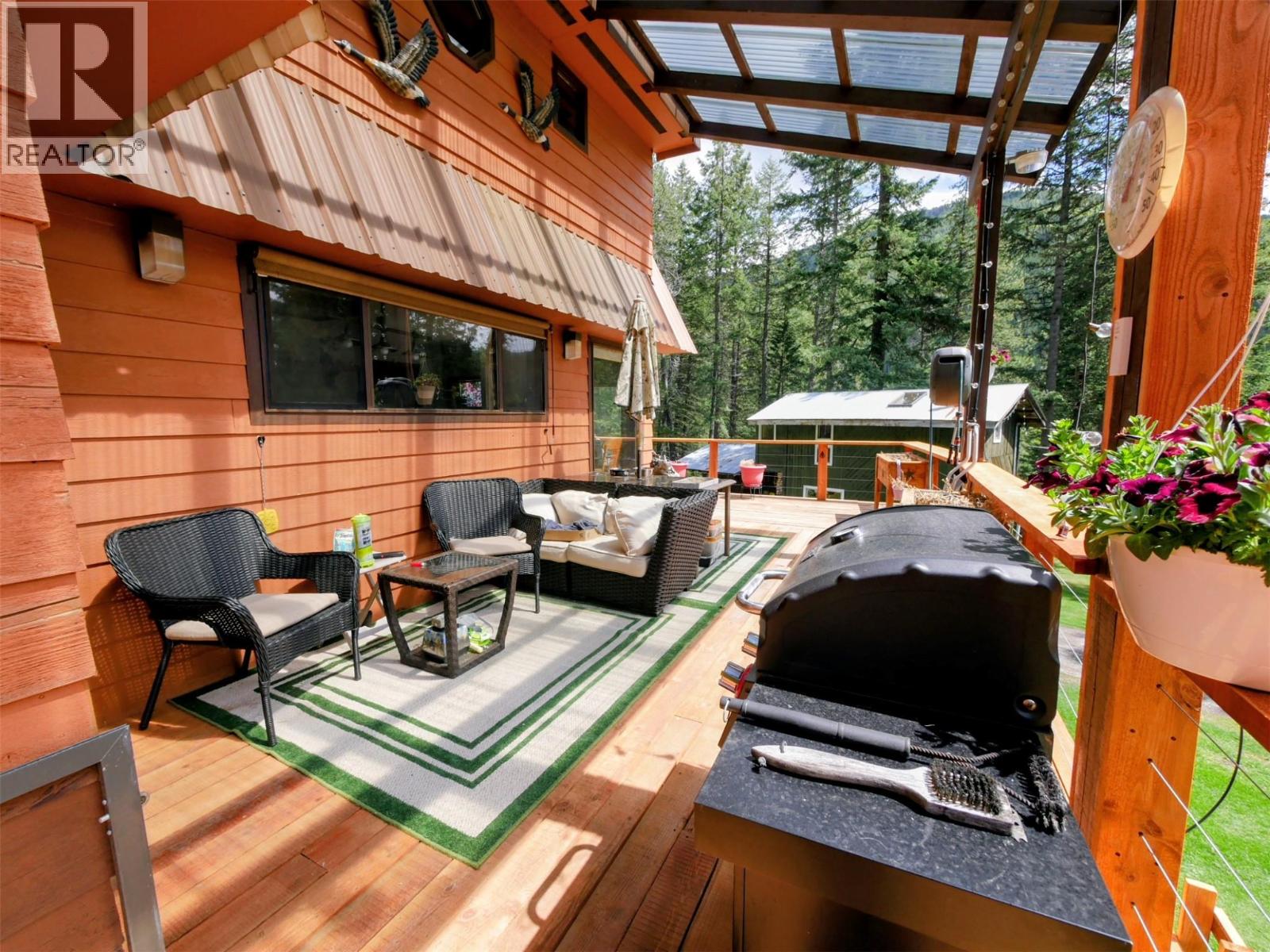 1525 Highway 3 / 95 Highway, Yahk, British Columbia  V0B 2P0 - Photo 4 - 10389849
