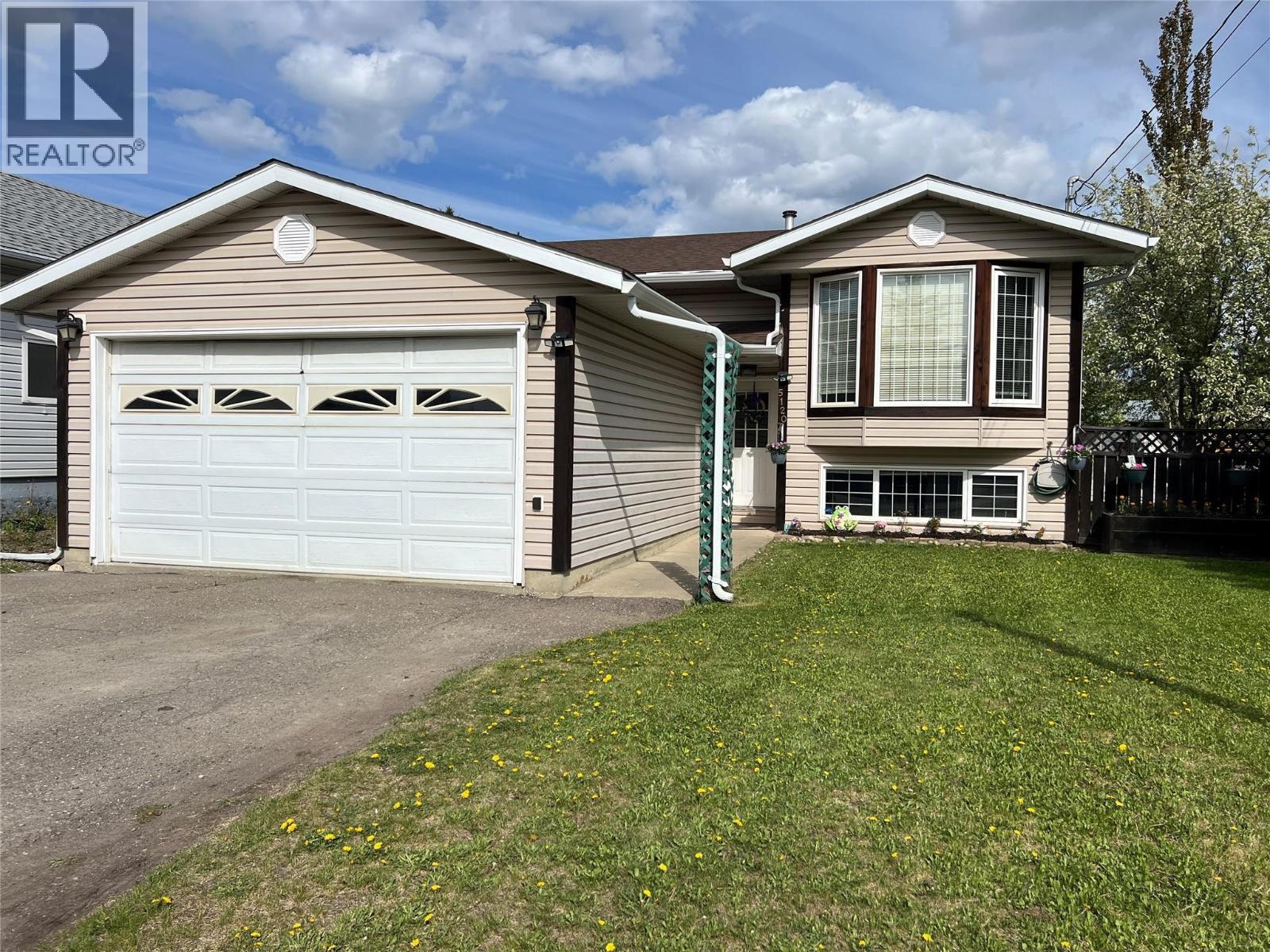 5120 41 Street Ne, Chetwynd, British Columbia  V0C 1J0 - Photo 1 - 10389876