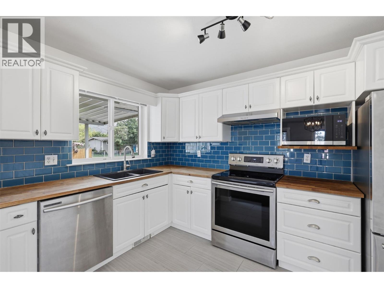1897 Fleetwood Avenue, Kamloops, British Columbia  V2B 4R9 - Photo 13 - 10389847