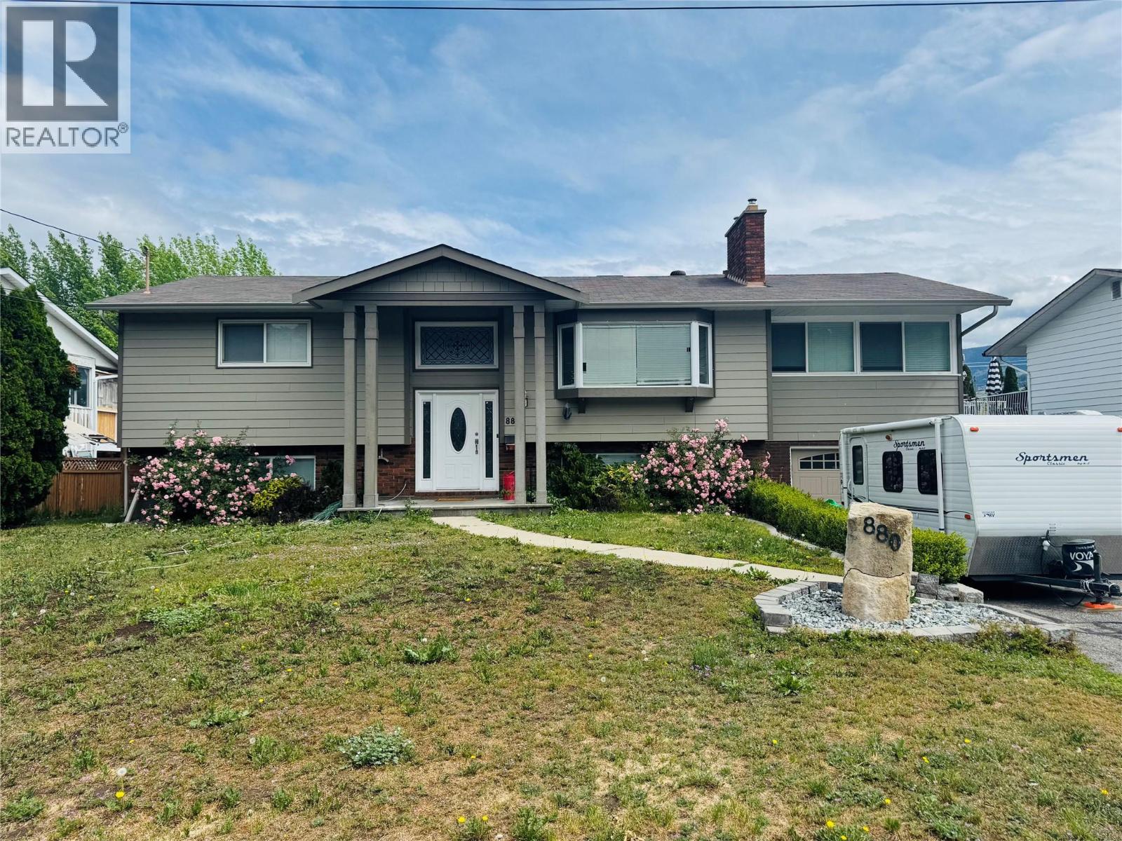 880 Tamarack Drive, Kelowna, British Columbia  V1X 5M1 - Photo 3 - 10389381