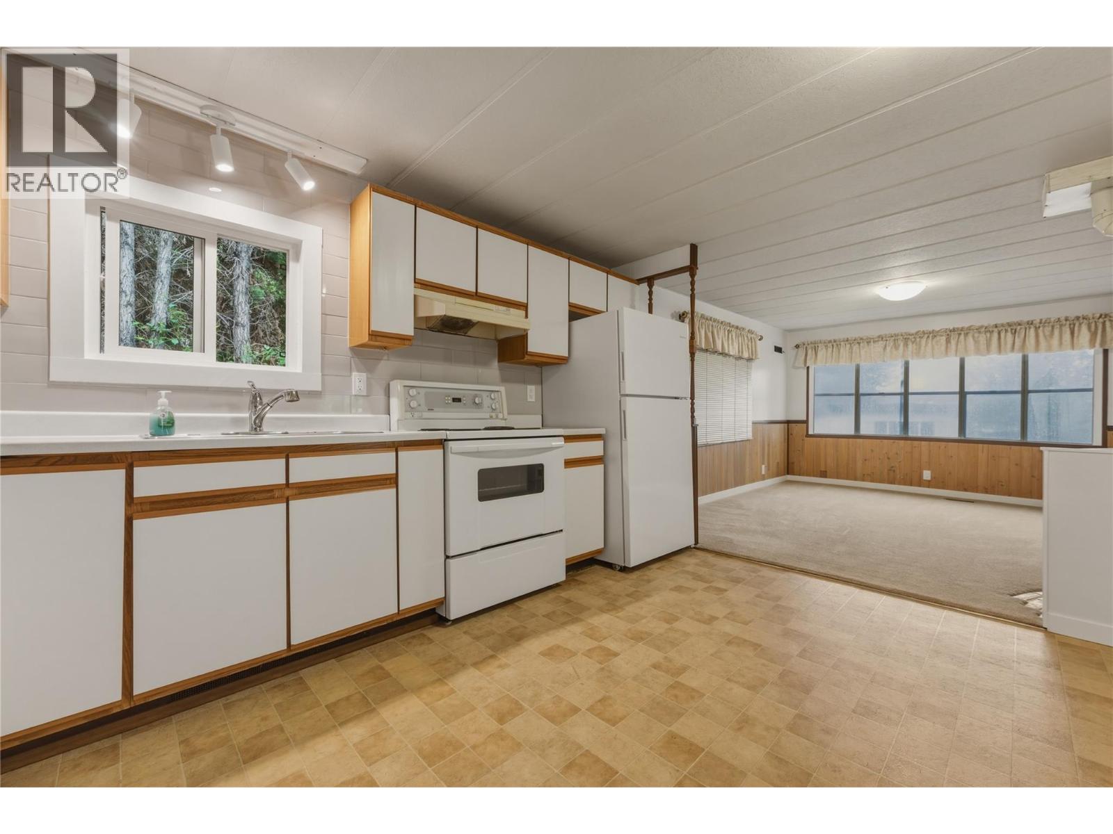 7400 Pleasant Valley Road Unit# 34, Vernon, British Columbia  V1B 3V2 - Photo 4 - 10389883