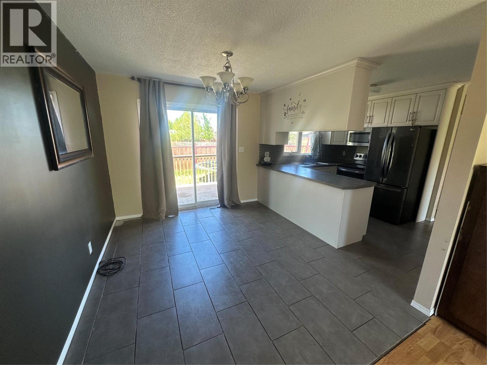 4108 52a Place Ne, Chetwynd, British Columbia  V0C 1J0 - Photo 3 - 10389901