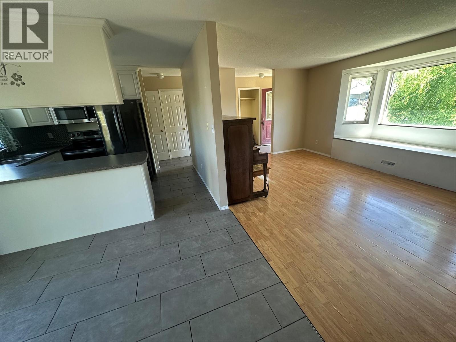 4108 52a Place Ne, Chetwynd, British Columbia  V0C 1J0 - Photo 5 - 10389901