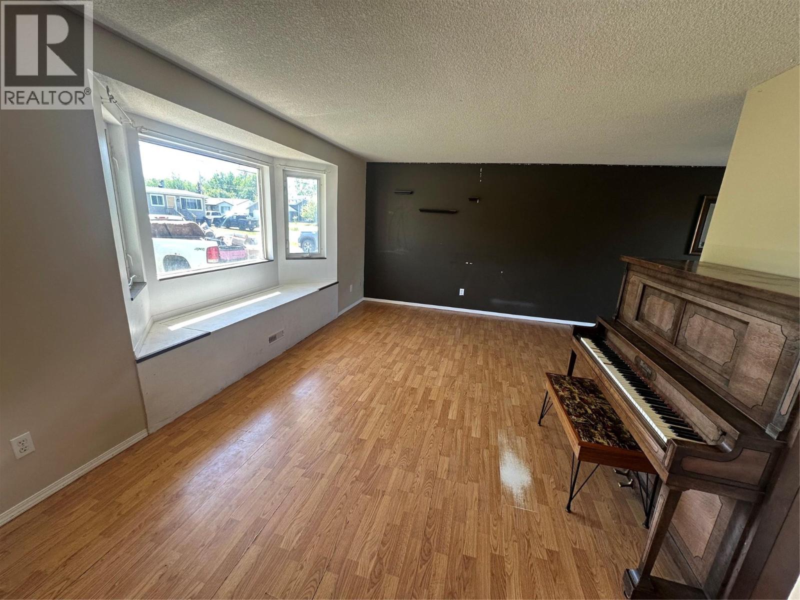 4108 52a Place Ne, Chetwynd, British Columbia  V0C 1J0 - Photo 6 - 10389901