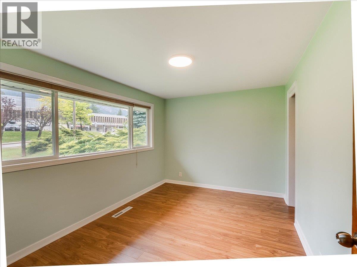 806 10th Street, Castlegar, British Columbia  V1N 2H8 - Photo 12 - 10389575
