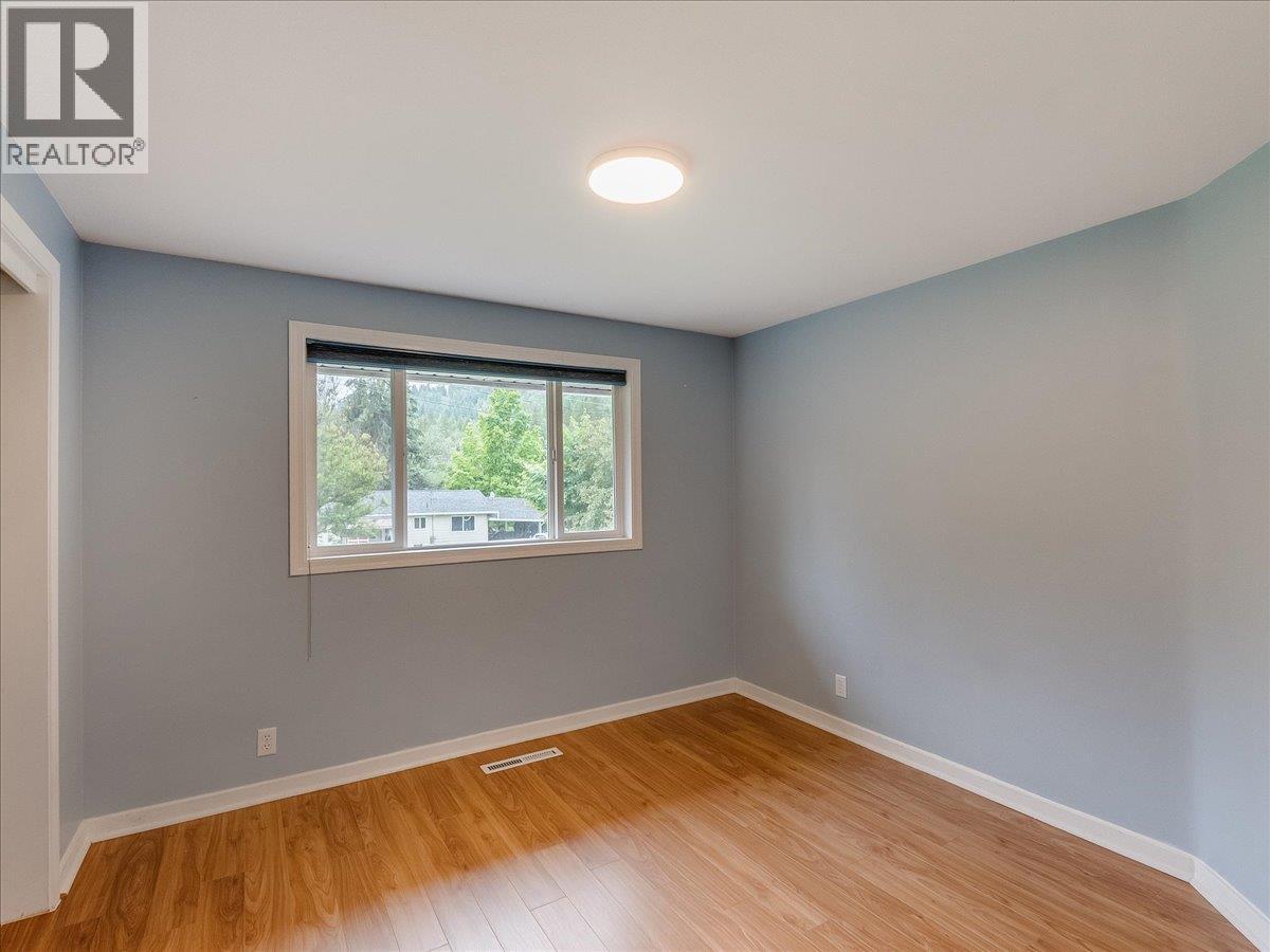 806 10th Street, Castlegar, British Columbia  V1N 2H8 - Photo 19 - 10389575
