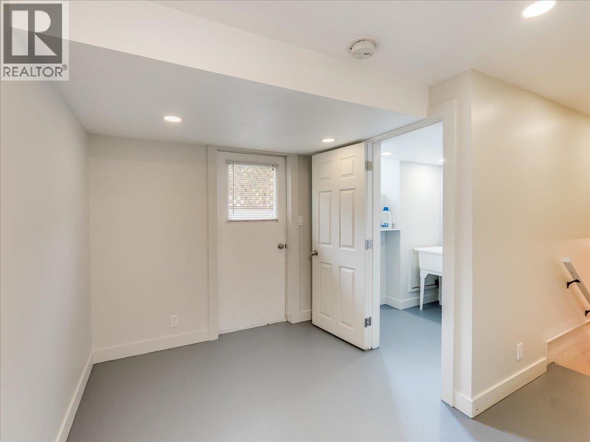806 10th Street, Castlegar, British Columbia  V1N 2H8 - Photo 20 - 10389575