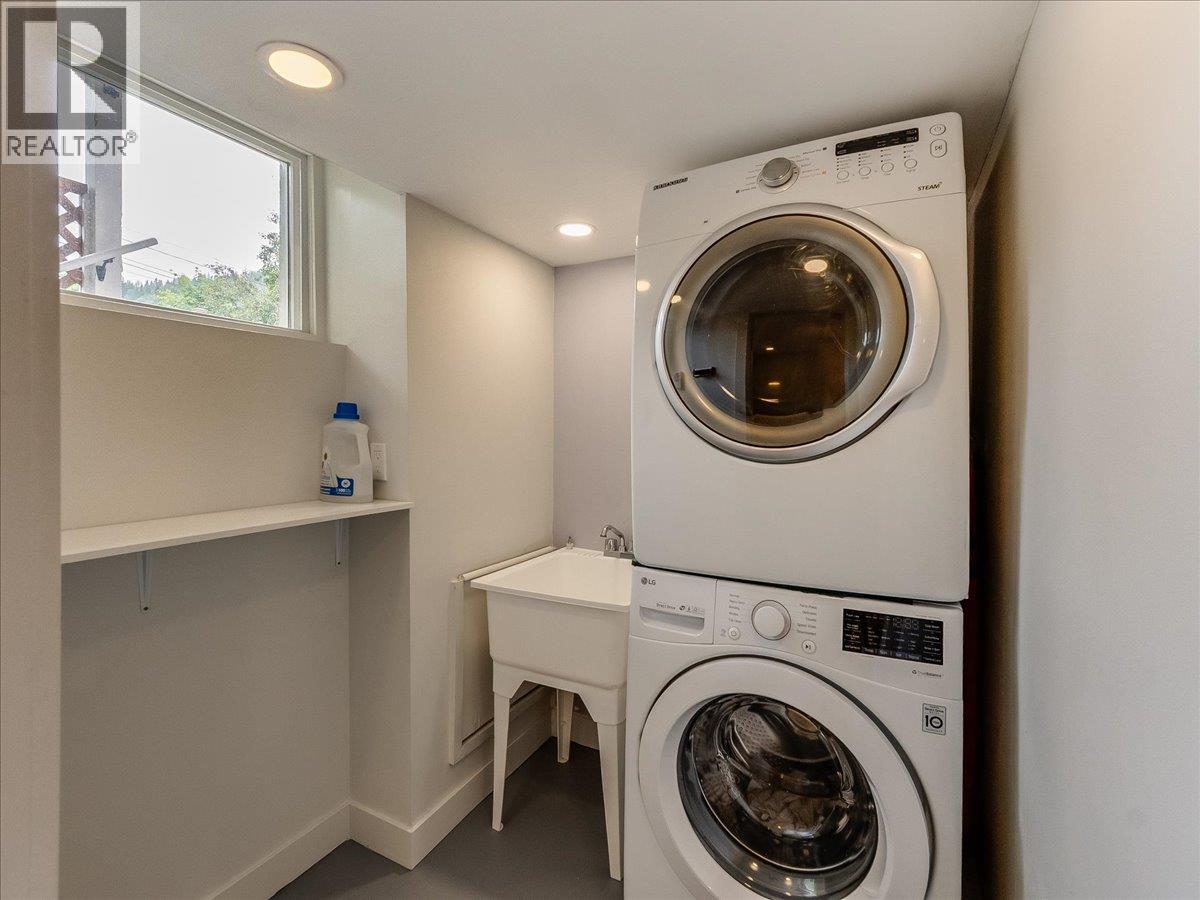806 10th Street, Castlegar, British Columbia  V1N 2H8 - Photo 21 - 10389575
