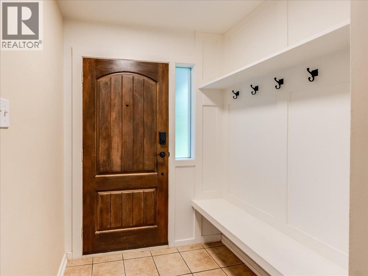806 10th Street, Castlegar, British Columbia  V1N 2H8 - Photo 22 - 10389575