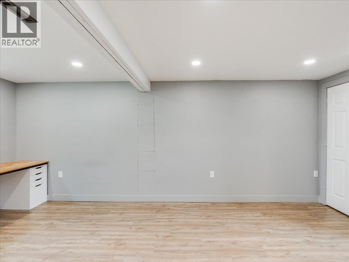 806 10th Street, Castlegar, British Columbia  V1N 2H8 - Photo 23 - 10389575