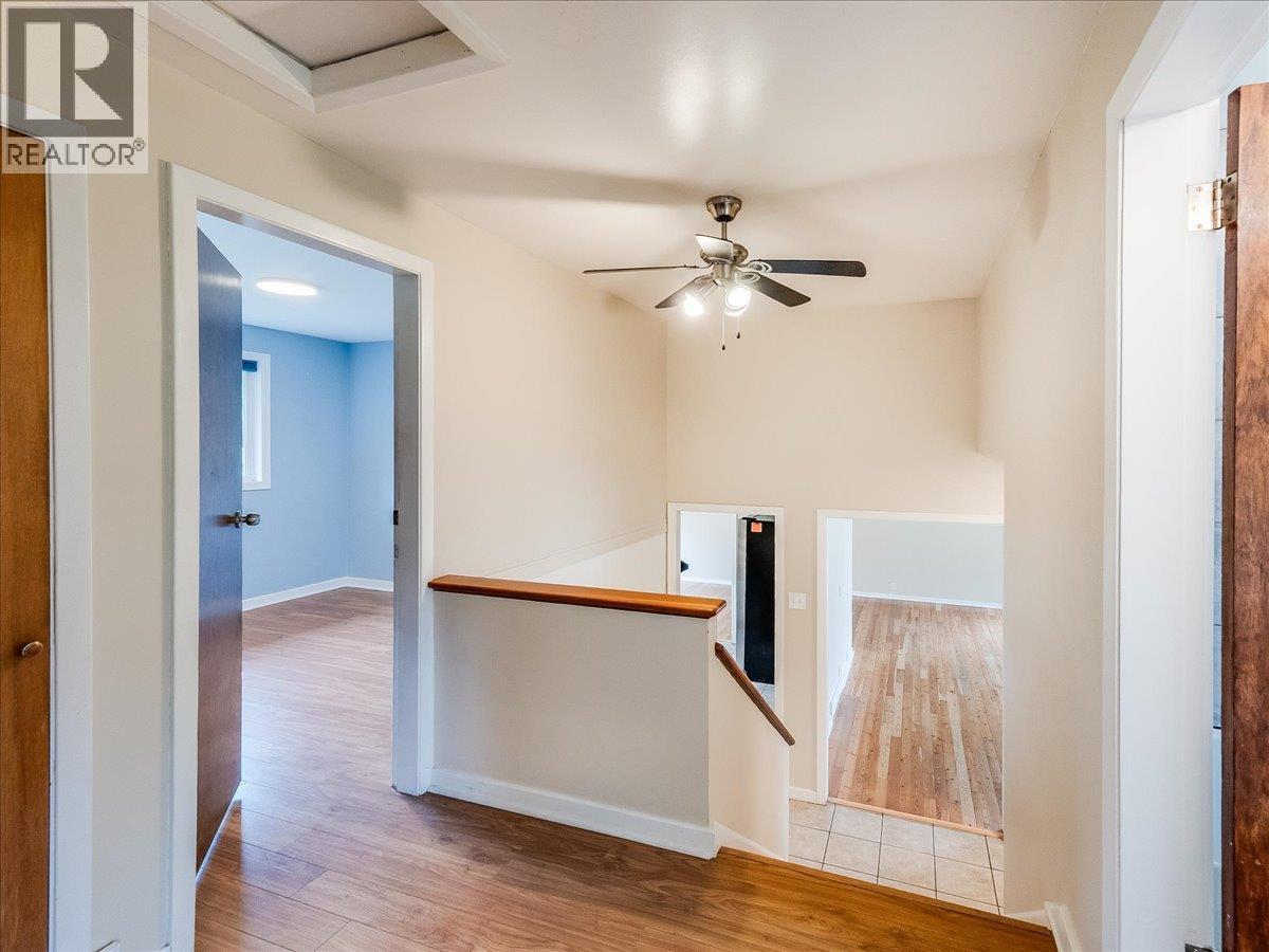 806 10th Street, Castlegar, British Columbia  V1N 2H8 - Photo 24 - 10389575