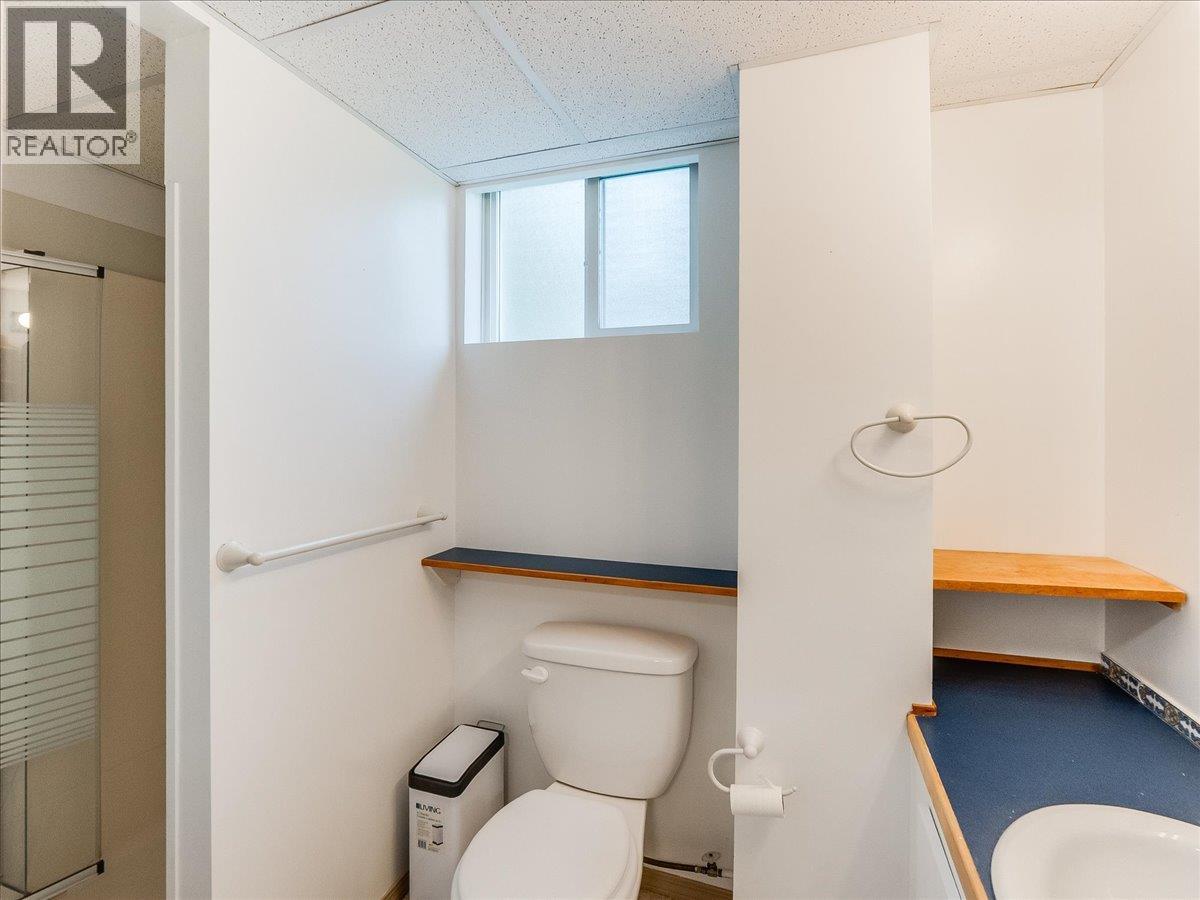 806 10th Street, Castlegar, British Columbia  V1N 2H8 - Photo 29 - 10389575