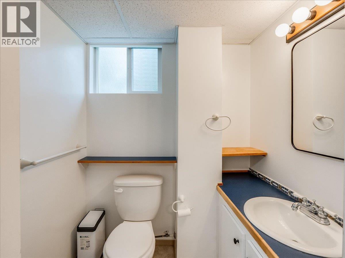 806 10th Street, Castlegar, British Columbia  V1N 2H8 - Photo 30 - 10389575