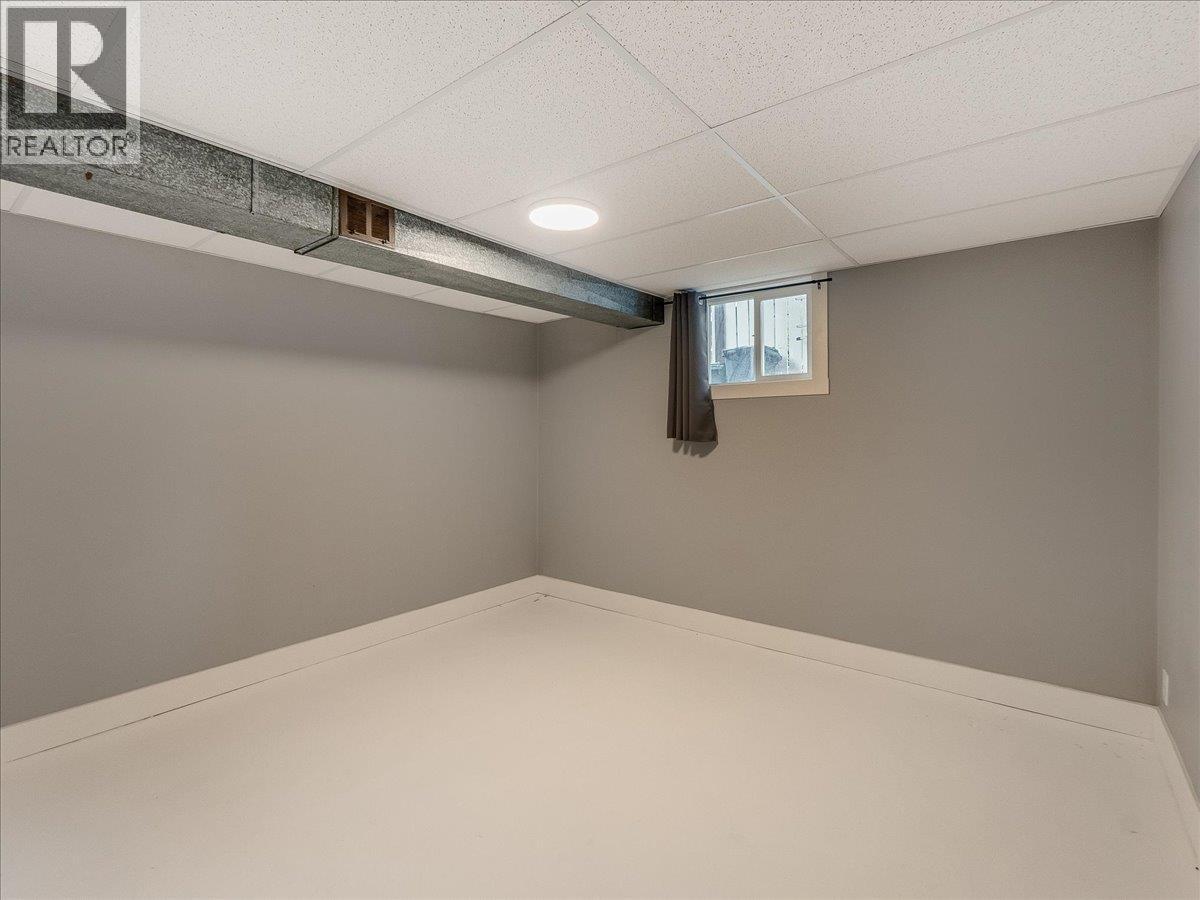806 10th Street, Castlegar, British Columbia  V1N 2H8 - Photo 31 - 10389575
